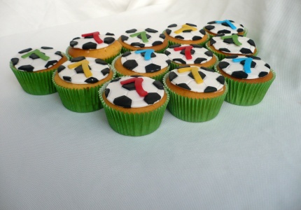 Voetbalcupcakes om uit te delen