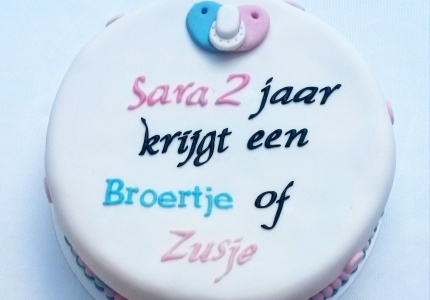 Gender reveal taart voor bekendmaking zwangerschap