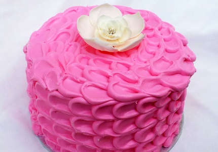Leuke Petal Cake afgewerkt met icing