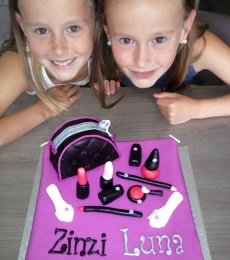 make-up taart voor verjaardag zusjes