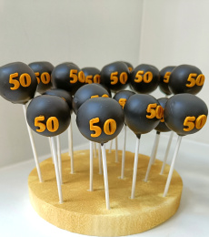 Feestelijke cakepops als kleine traktatie