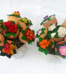 Leuke bloemen boeket van cupcakes
