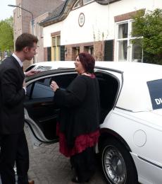 Leuke high tea met  taart cupcakes cakepops en macarons