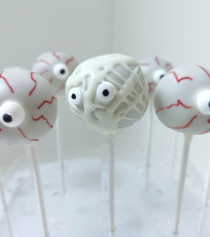 Halloween cakepops in de vorm van oogballen