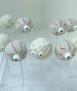 Witte oogbal cakepops met rode aders